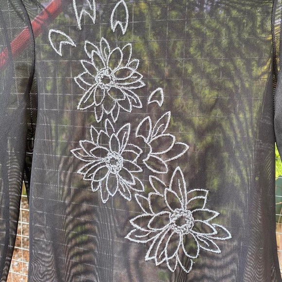 black mesh emboridered top - Picture 2 of 4